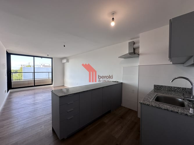 ALQUILER 1 DORMITORIO, BALCÓN. TRES CRUCES. · Foto 2