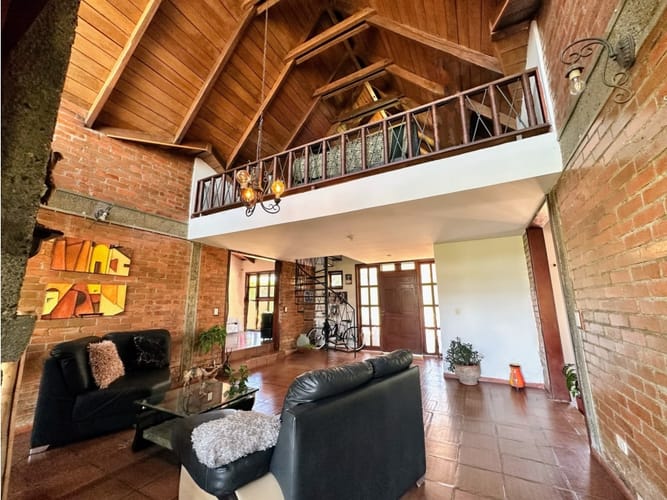 Casa de 3 alcobas en venta en Tribunas Corcega, Pereira, 290 m² · foto 2 de 17