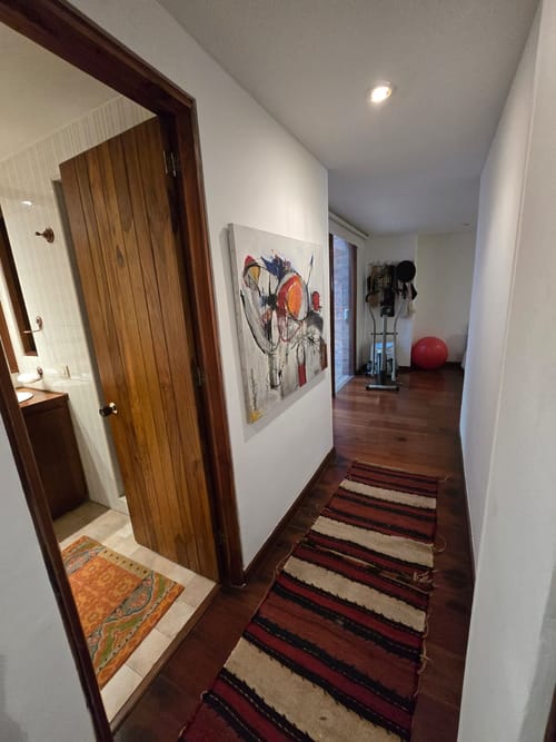 Apartamento de 3 alcobas en venta en Los Rosales, Bogotá, 254 m² · foto 23 de 24