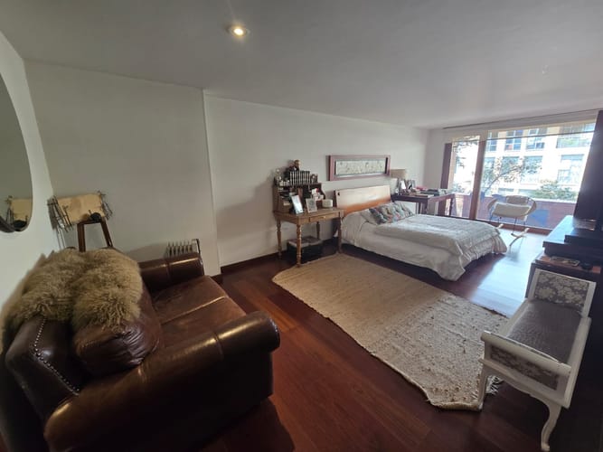 Apartamento de 3 alcobas en venta en Los Rosales, Bogotá, 254 m² · foto 17 de 24