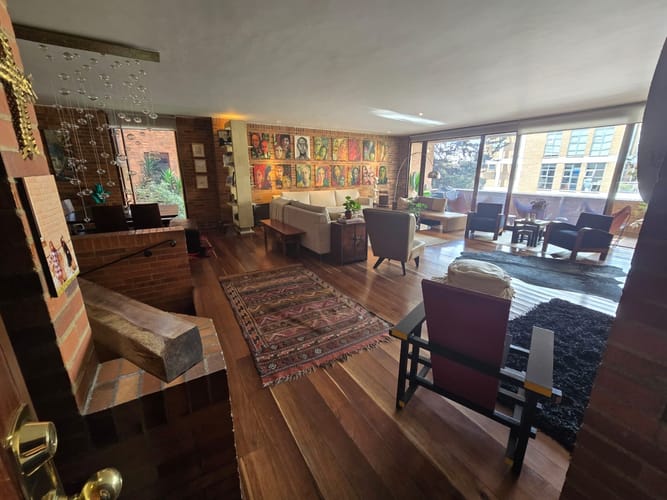 Apartamento de 3 alcobas en venta en Los Rosales, Bogotá, 254 m² · foto 4 de 24