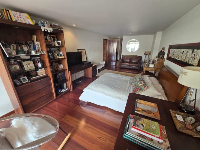 Apartamento de 3 alcobas en venta en Los Rosales, Bogotá, 254 m² · foto 16 de 24