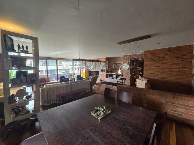 Apartamento de 3 alcobas en venta en Los Rosales, Bogotá, 254 m² · foto 8 de 24