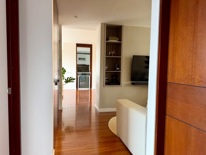 Apartamento de 3 alcobas en venta en La Calleja, Bogotá, 166 m² · foto 2 de 24