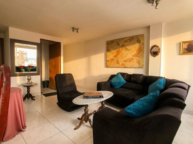 Apartamento de 3 alcobas en venta en Chapinero, Bogotá, 74 m² · foto 2 de 24