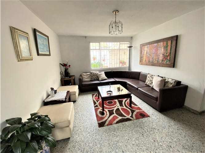Casa en venta en Engativá, Bogotá · foto 2 de 11