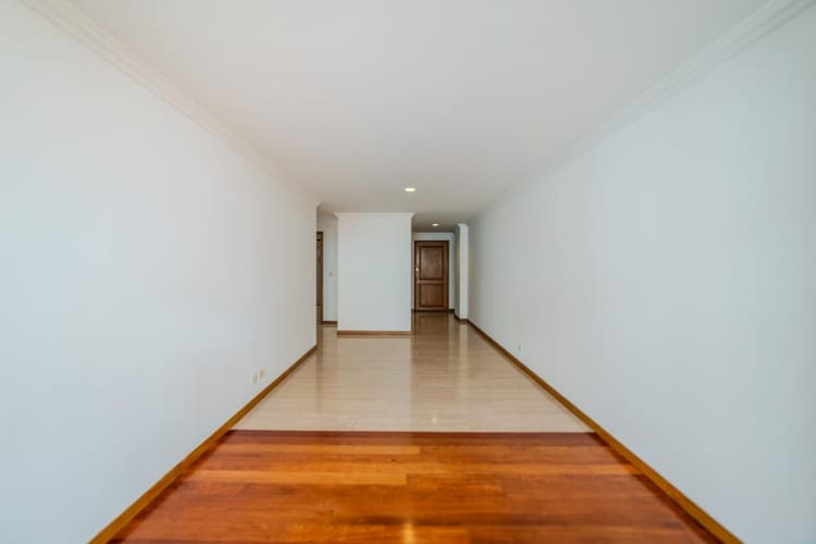 Apartamento de 3 alcobas en venta en Santa Barbara Occidental, Bogotá, 98 m² · foto 3 de 24