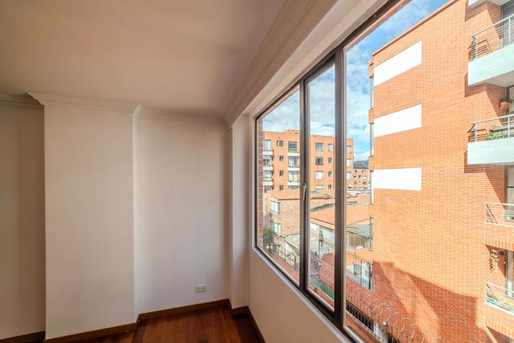 Apartamento de 3 alcobas en venta en Santa Barbara Occidental, Bogotá, 98 m² · foto 4 de 24