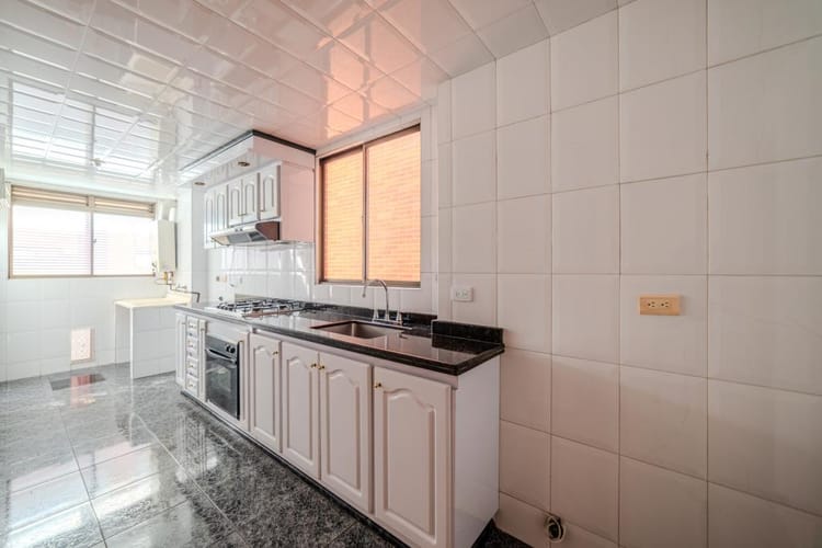 Apartamento de 3 alcobas en venta en Santa Barbara Occidental, Bogotá, 98 m² · foto 6 de 24