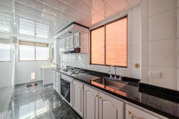Apartamento de 3 alcobas en venta en Santa Barbara Occidental, Bogotá, 98 m² · foto 8 de 24