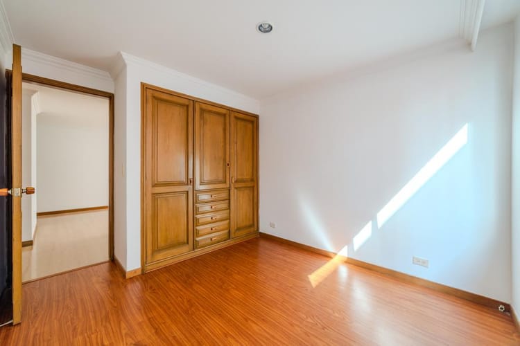 Apartamento de 3 alcobas en venta en Santa Barbara Occidental, Bogotá, 98 m² · foto 19 de 24