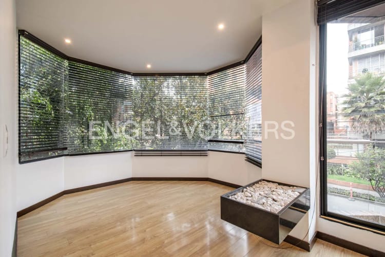 Apartamento de 3 alcobas en venta en Santa Barbara Occidental, Bogotá, 135 m² · foto 3 de 14