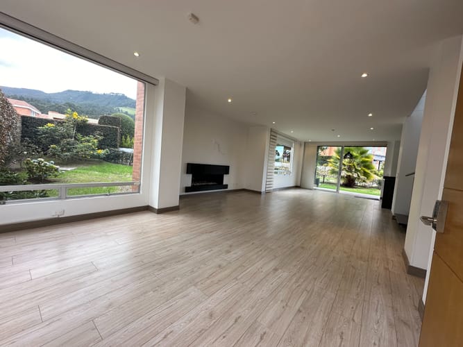 Casa de 4 alcobas en arriendo en Chuntame, Cajicá, 286 m² · foto 2 de 24