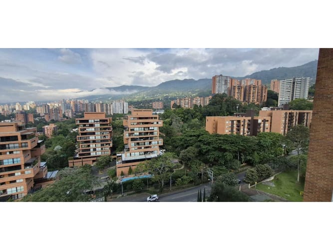 Apartamento de 3 alcobas en venta en Zona Centro, Envigado, 106 m² · foto 2 de 24