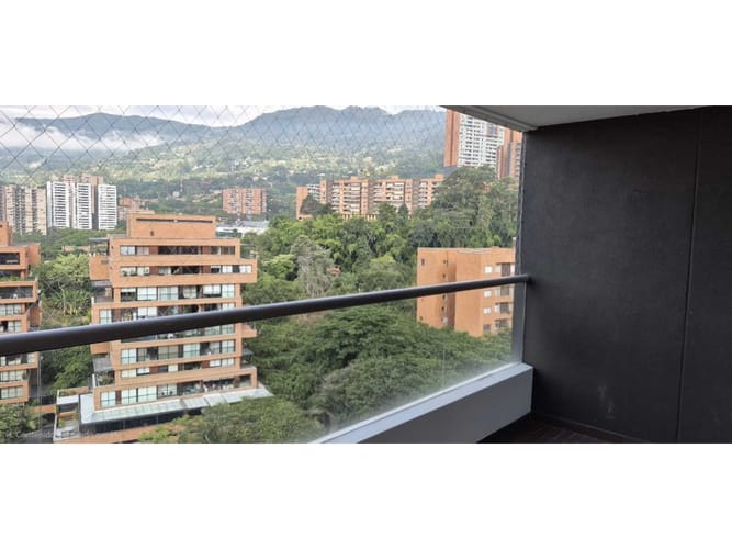 Apartamento de 3 alcobas en venta en Zona Centro, Envigado, 106 m² · foto 3 de 24
