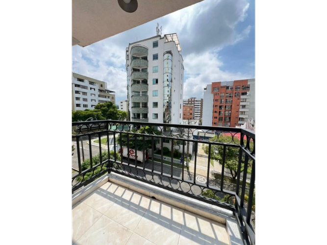 Apartamento de 2 alcobas en venta en Pinares, Pereira, 67 m² · foto 3 de 19