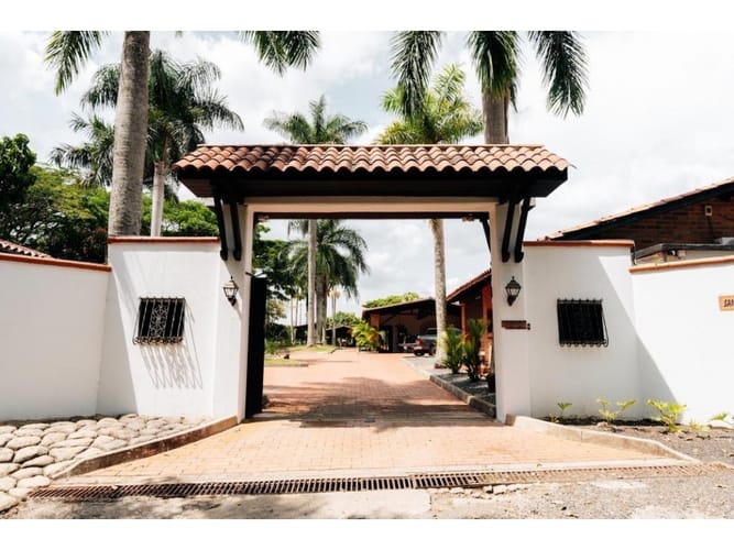 Casa de 8 alcobas en venta en Cerritos, Pereira, 800 m² · foto 2 de 22
