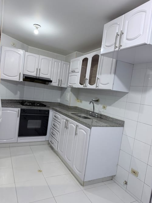 Apartamento de 3 alcobas en arriendo en Cedritos, Bogotá, 95 m² · foto 2 de 20