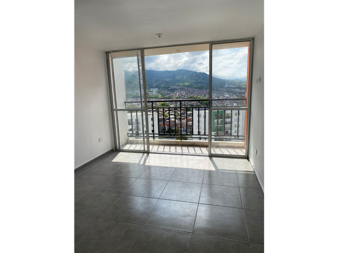 Apartamento de 3 alcobas en venta en Playa Rica, Dosquebradas, 54 m² · foto 2 de 14