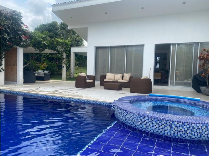 Casa de 4 alcobas en venta en Combia, Pereira, 411 m² · foto 3 de 24