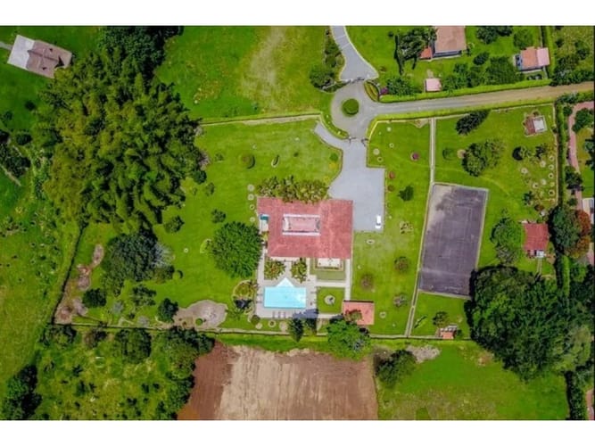 Casa de 8 alcobas en venta en Cerritos, Pereira, 1000 m² · foto 3 de 18