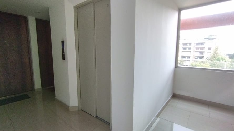 Apartamento de 2 alcobas en venta en Bella Suiza, Bogotá, 70 m² · foto 2 de 18