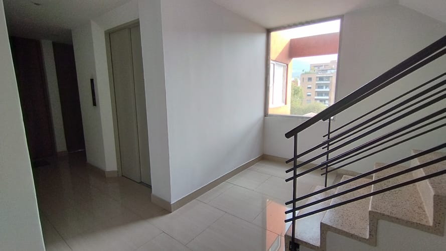 Apartamento de 2 alcobas en venta en Bella Suiza, Bogotá, 70 m² · foto 3 de 18