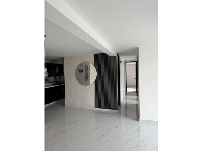 Apartamento de 3 alcobas en venta en Loma De Los Bernal, Medellín, 72 m² · foto 2 de 15