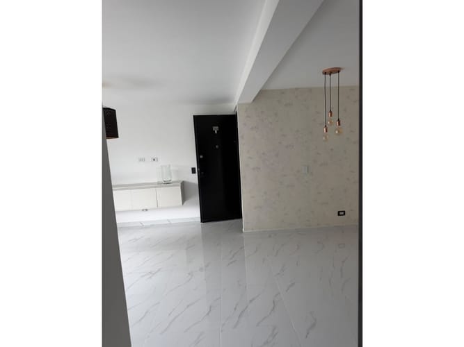 Apartamento de 3 alcobas en venta en Loma De Los Bernal, Medellín, 72 m² · foto 3 de 15