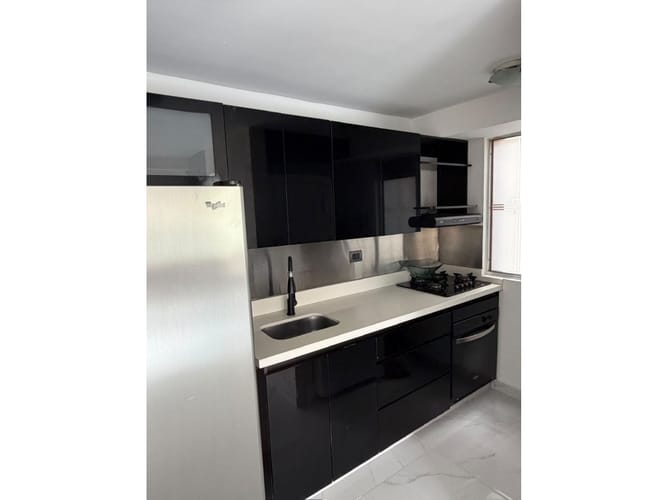 Apartamento de 3 alcobas en venta en Loma De Los Bernal, Medellín, 72 m² · foto 4 de 15