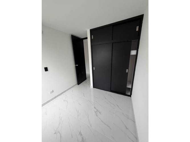 Apartamento de 3 alcobas en venta en Loma De Los Bernal, Medellín, 72 m² · foto 6 de 15