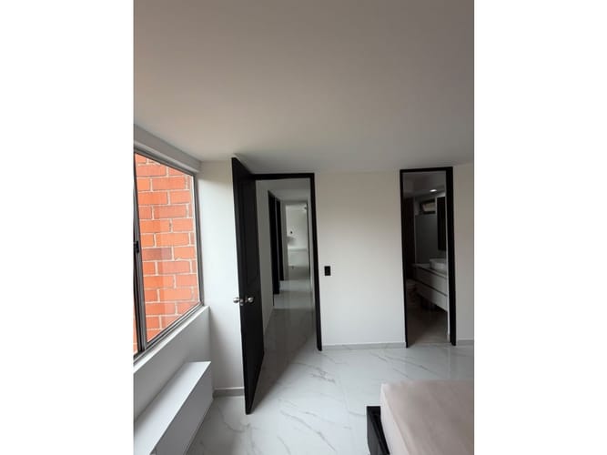 Apartamento de 3 alcobas en venta en Loma De Los Bernal, Medellín, 72 m² · foto 11 de 15