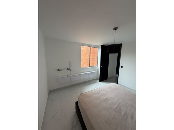 Apartamento de 3 alcobas en venta en Loma De Los Bernal, Medellín, 72 m² · foto 13 de 15