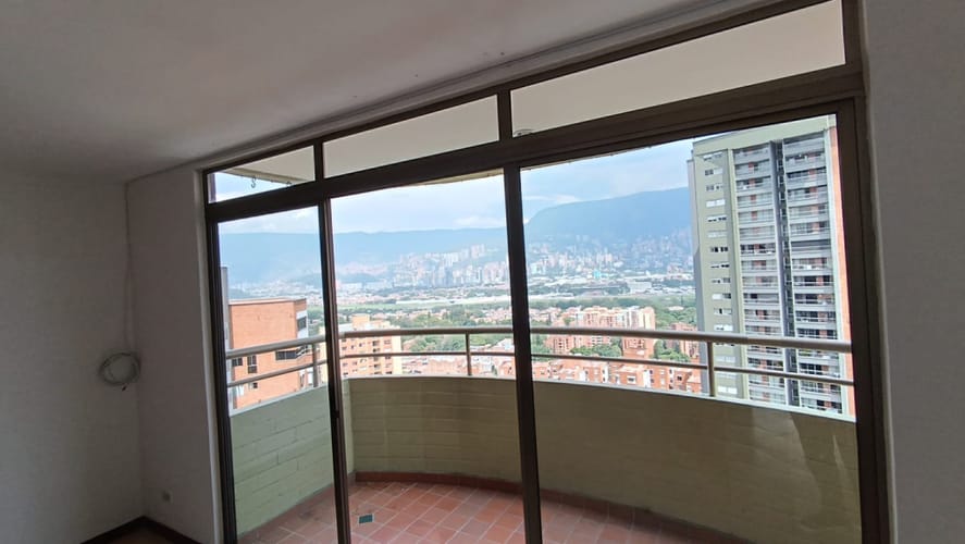 Apartamento de 3 alcobas en arriendo en Laureles, Medellín, 112 m² · foto 4 de 21