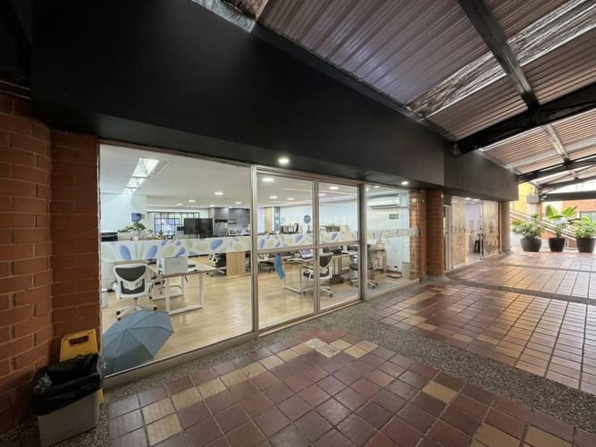 Local en venta en Santa Maria No. 3, Itagüí, 84 m² · foto 2 de 6