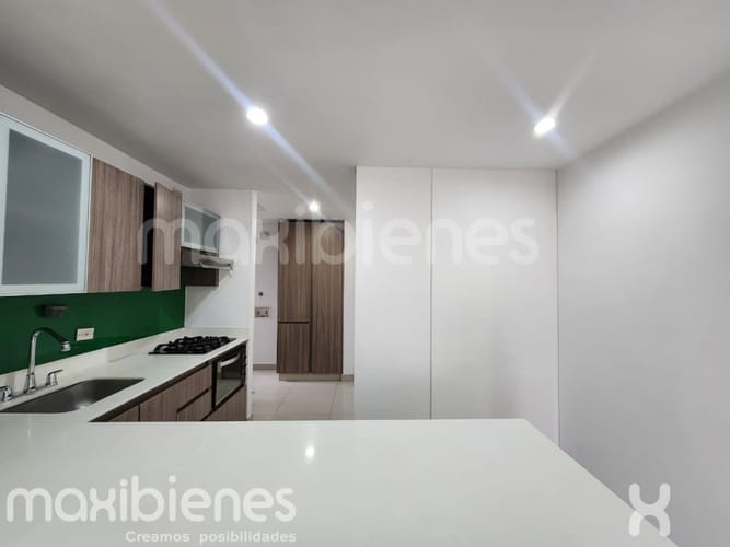 Apartamento de 3 alcobas en arriendo en Villa Carlota, Medellín, 103 m² · foto 3 de 23