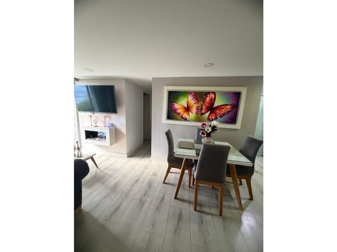 Apartamento de 3 alcobas en venta en Loma Del Indio, Medellín, 57 m² · foto 2 de 10