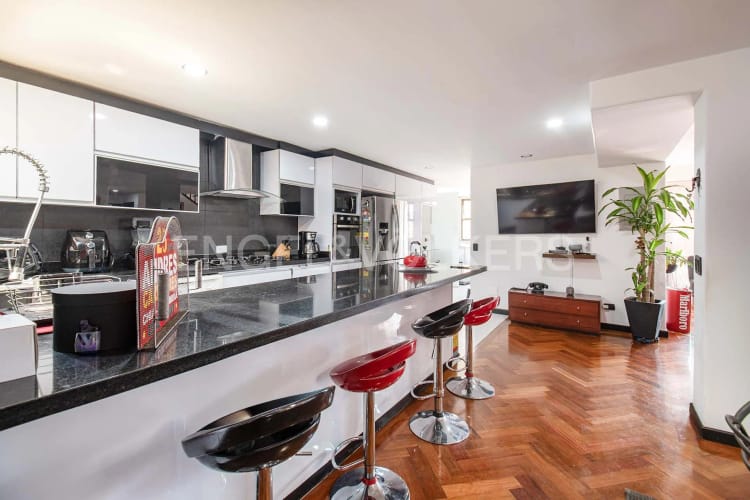 Apartamento de 4 alcobas en venta en San Patricio, Bogotá, 212 m² · foto 6 de 19