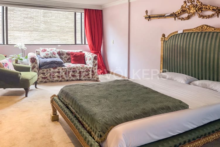 Apartamento de 4 alcobas en venta en La Cabrera, Bogotá, 271 m² · foto 5 de 9