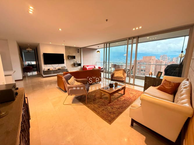 Apartamento de 3 alcobas en arriendo en El Tesoro, Medellín, 175 m² · foto 3 de 21