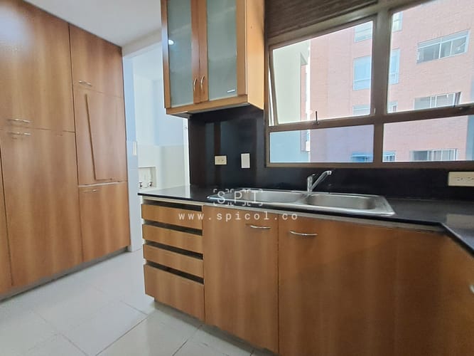 Apartamento de 2 alcobas en arriendo en El Castillo, Medellín, 180 m² · foto 6 de 24