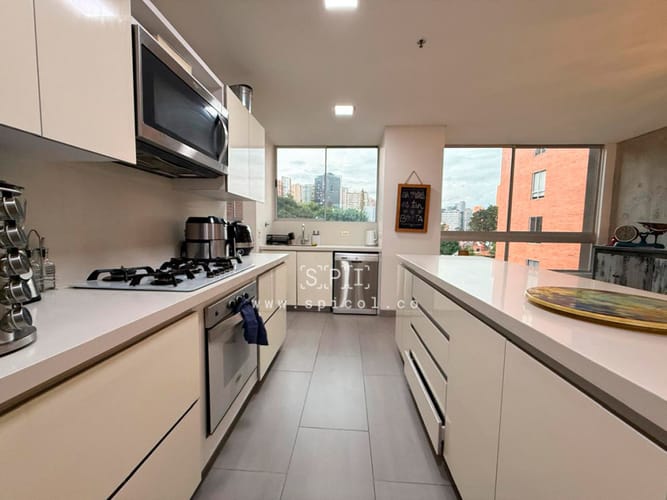 Apartamento de 3 alcobas en arriendo en El Tesoro, Medellín, 175 m² · foto 6 de 21