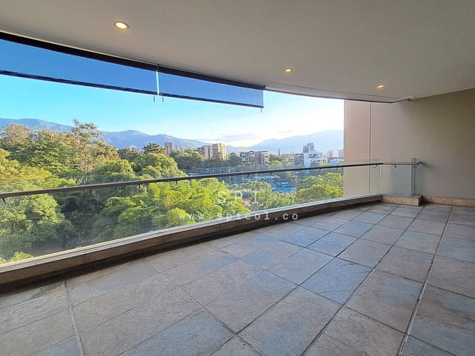 Apartamento de 2 alcobas en arriendo en El Castillo, Medellín, 180 m² · foto 7 de 24