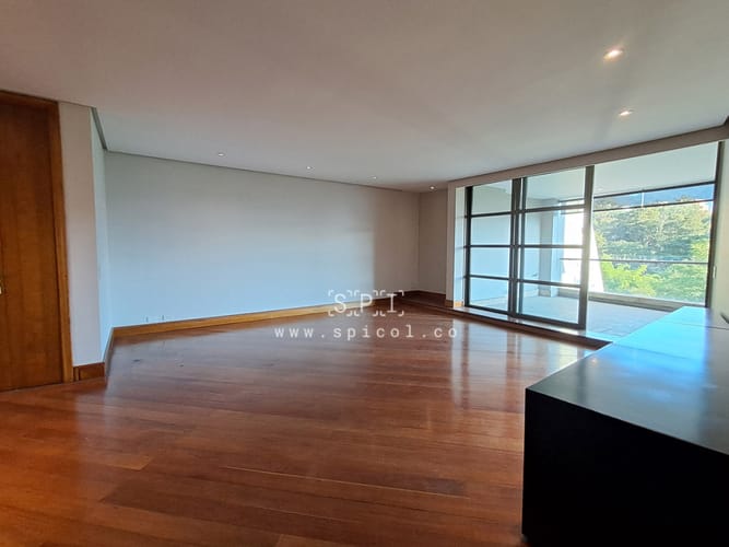 Apartamento de 2 alcobas en arriendo en El Castillo, Medellín, 180 m² · foto 10 de 24
