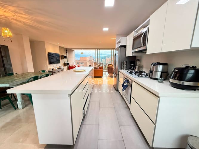 Apartamento de 3 alcobas en arriendo en El Tesoro, Medellín, 175 m² · foto 10 de 21