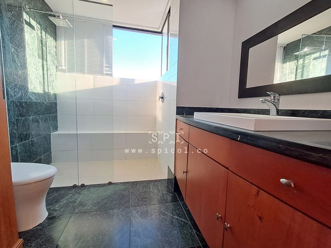Apartamento de 2 alcobas en arriendo en El Castillo, Medellín, 180 m² · foto 12 de 24