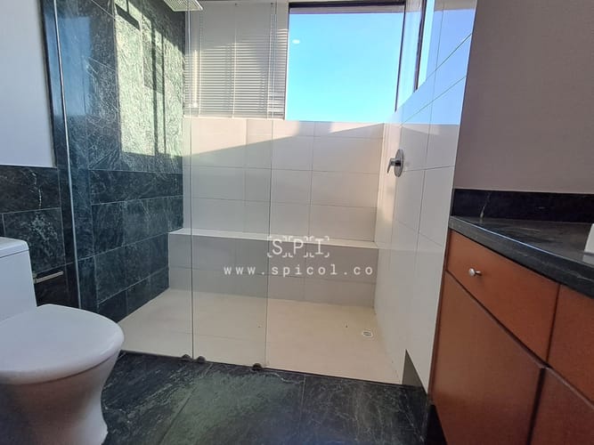 Apartamento de 2 alcobas en arriendo en El Castillo, Medellín, 180 m² · foto 13 de 24