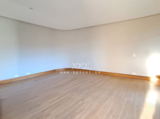 Apartamento de 2 alcobas en arriendo en El Castillo, Medellín, 180 m² · foto 14 de 24