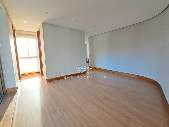 Apartamento de 2 alcobas en arriendo en El Castillo, Medellín, 180 m² · foto 15 de 24