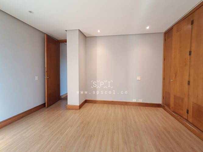 Apartamento de 2 alcobas en arriendo en El Castillo, Medellín, 180 m² · foto 19 de 24